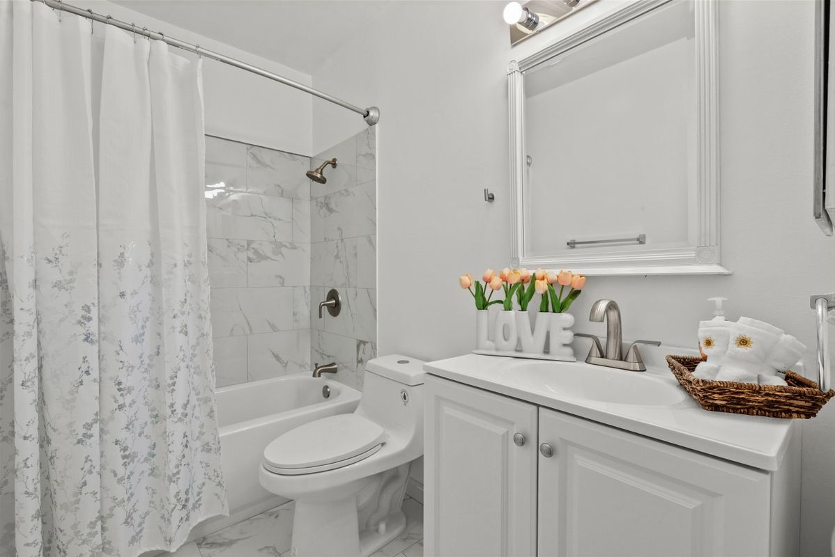 Building Photo - 5055 Coldwater Canyon Ave