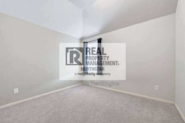 Building Photo - 405 Driftwood Ct