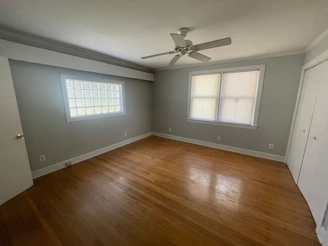 Building Photo - 3 Bedroom 2 Bathroom House with Bonus  Room