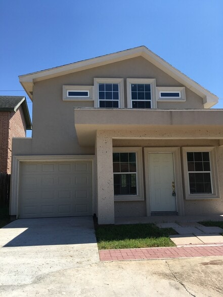 Front close-up - 2809 Melanie Dr