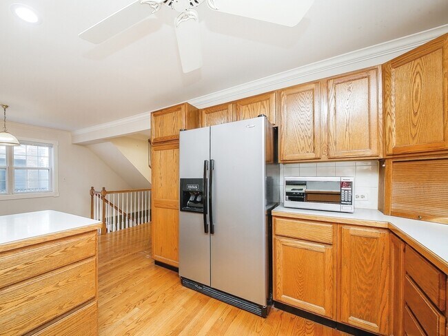 Building Photo - 325 Loomis St