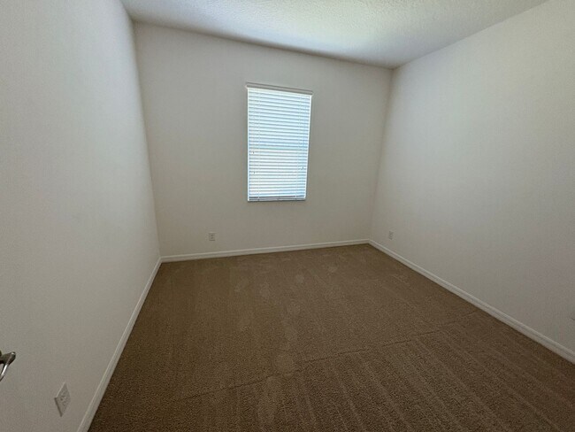 Building Photo - LARGE// Brand New 4/3.5 Bedroom Home in Br...