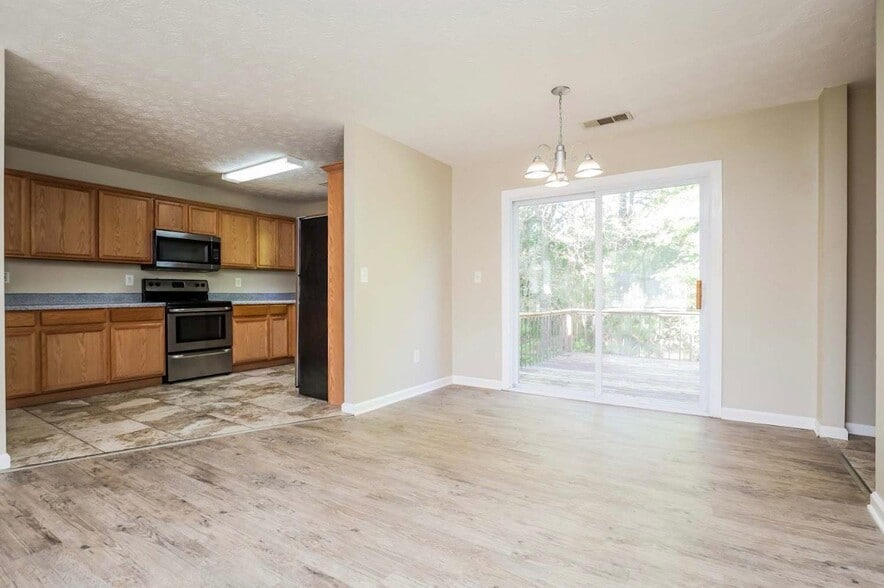 Building Photo - 65 Kenzi Way SW