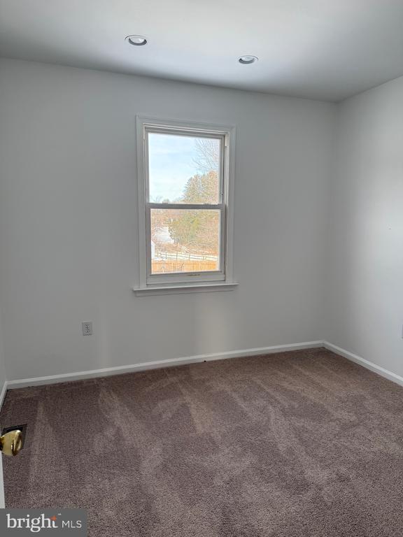 Building Photo - 447 Windsor Dr