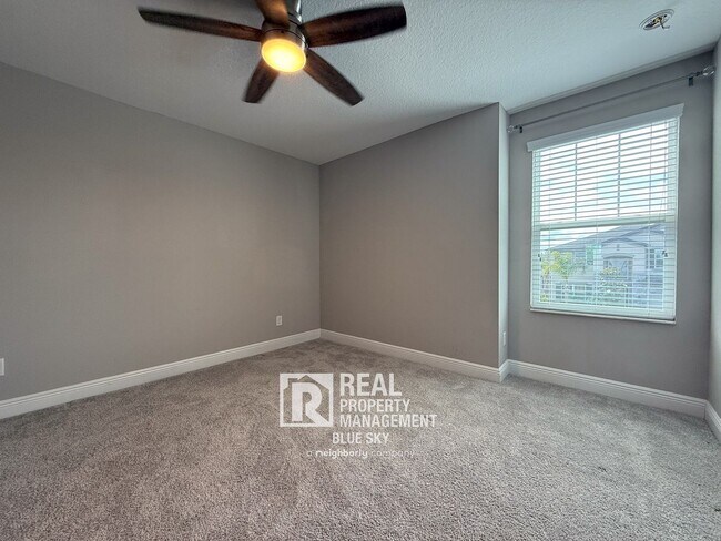 Building Photo - 10320 Stallion Flds Wy