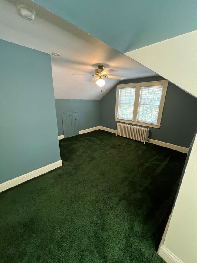 Building Photo - Beautiful 4 BR Brick Cape Cod in Lancaster!