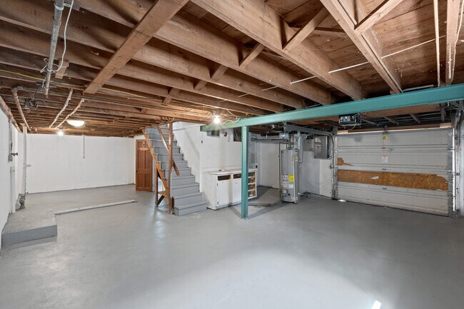 Building Photo - 7007 Paisley Dr