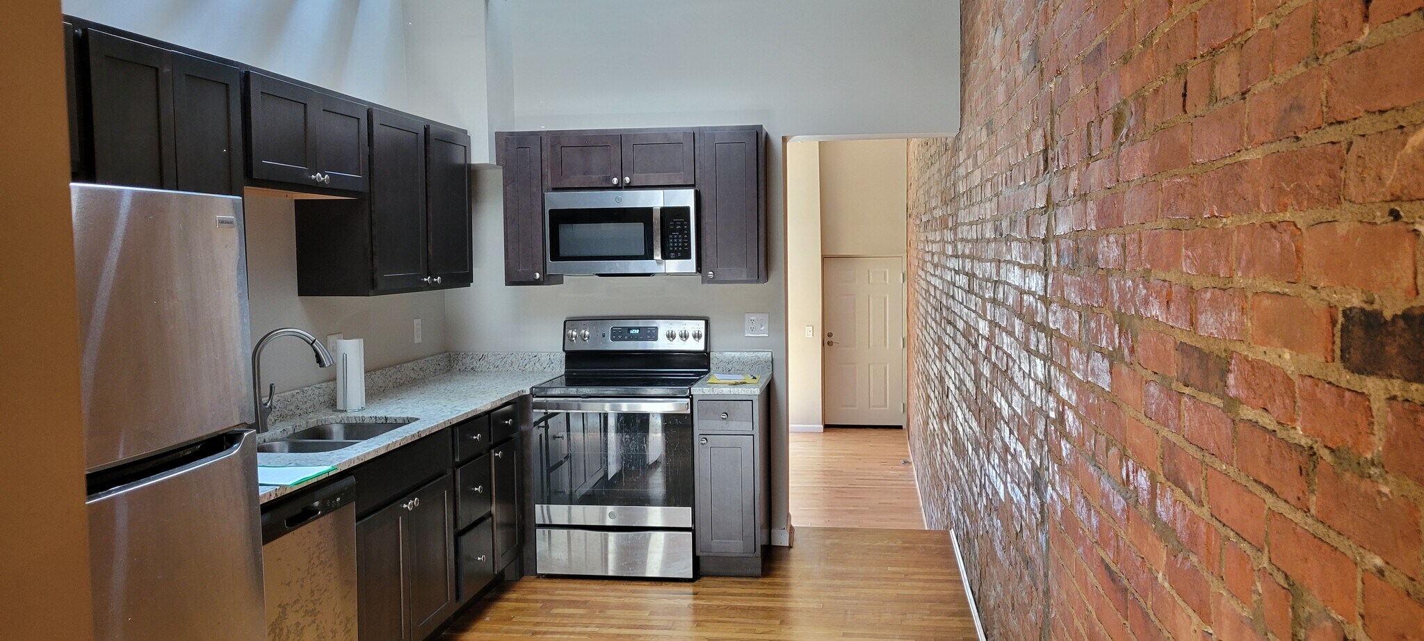 Building Photo - 437 Clark St