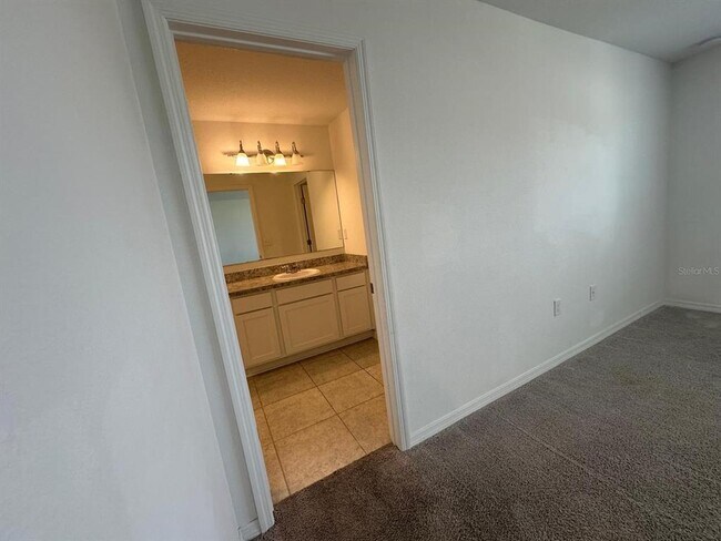 Building Photo - 118 Mandovi St