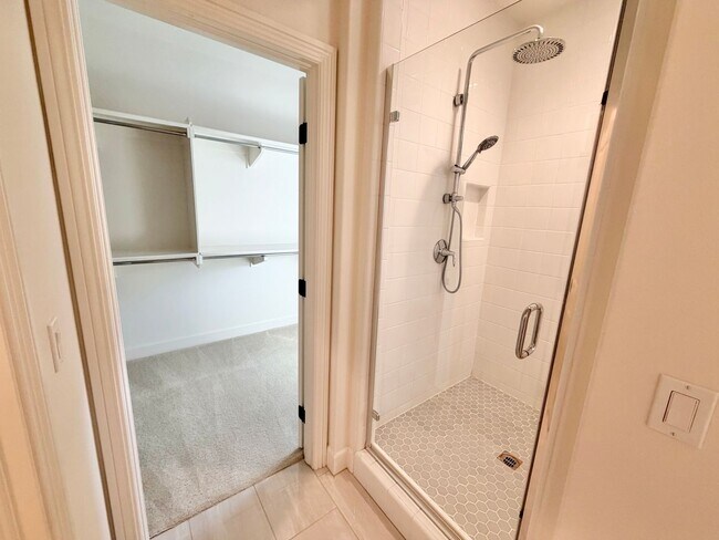 Building Photo - Gorgeous 4 bed 3 bath in the desired Portola Springs
