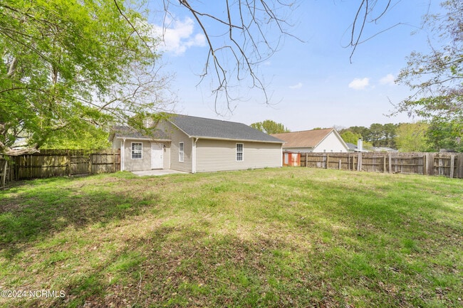 Building Photo - 208 Quarter Horse Ln