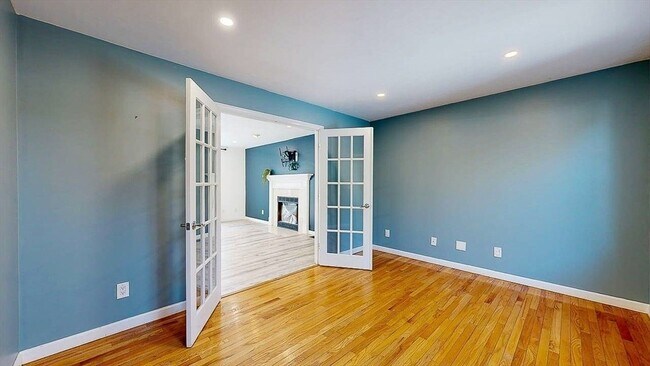 Building Photo - 12 Coldbrook Rd