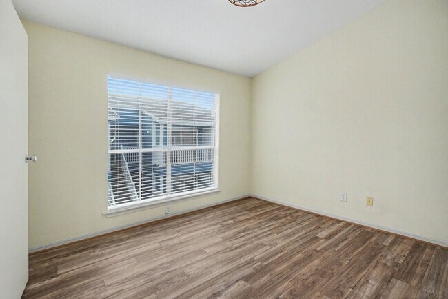 Building Photo - 3506 Cove View Blvd
