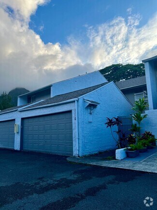 Building Photo - Updated 2-story TH with front yard & back ...