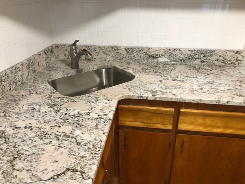 Building Photo - 1233 Main St