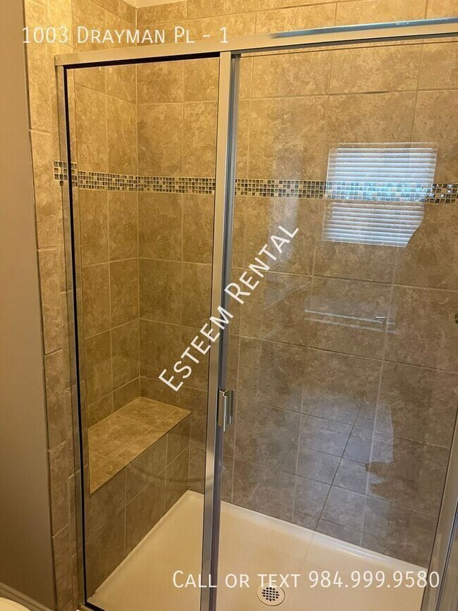 Building Photo - 1003 Drayman Pl