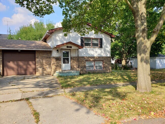 Primary Photo - 1003 Prospect St