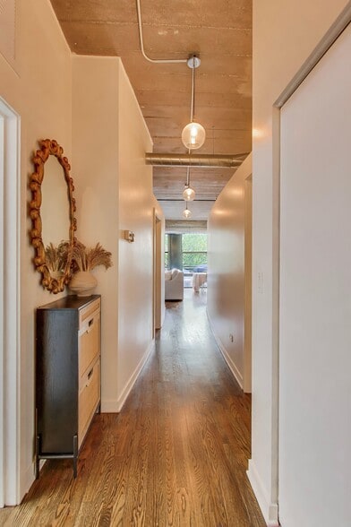 Building Photo - 1111 W 15th St