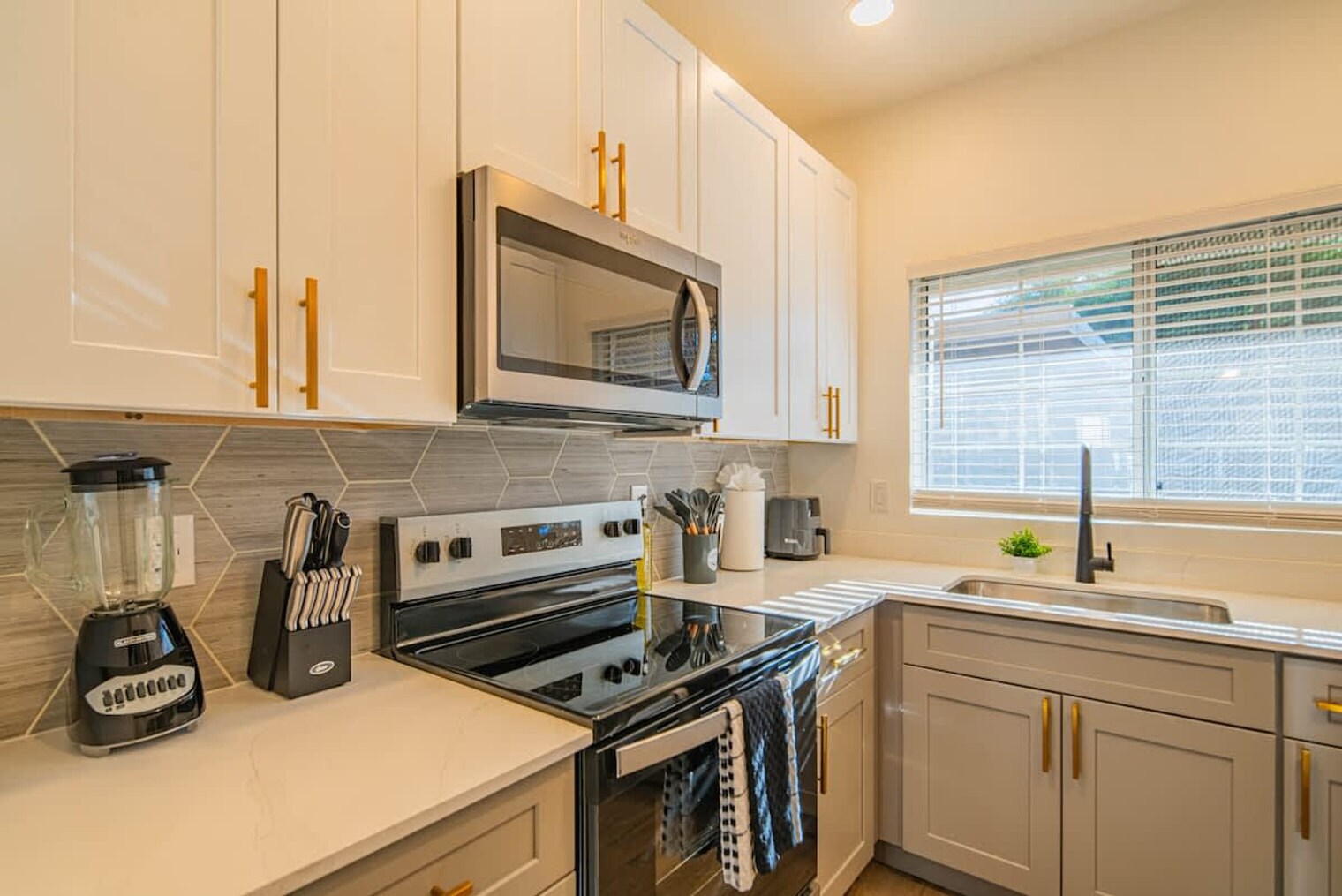 Building Photo - 7900 E Princess Dr