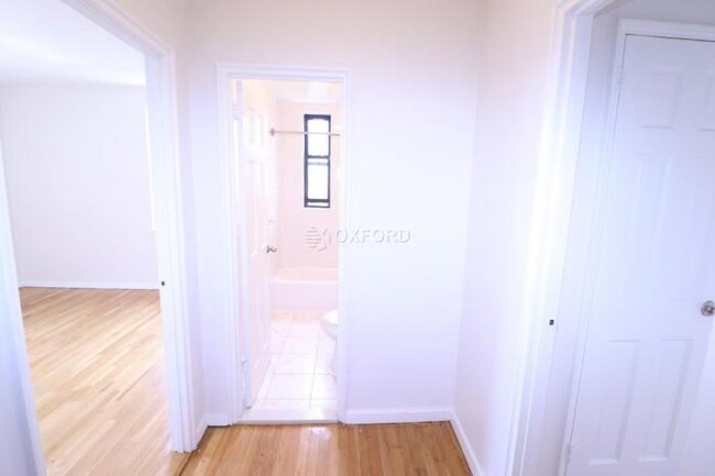 Building Photo - 2 bedroom in Queens NY 11374