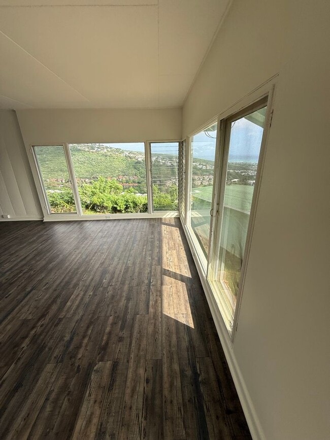 Building Photo - For Rent – 2BR / 1BA Home with Stunning Kahala Mountain View