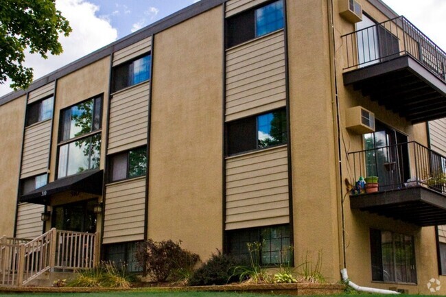 Building Photo - 310 8th St SE