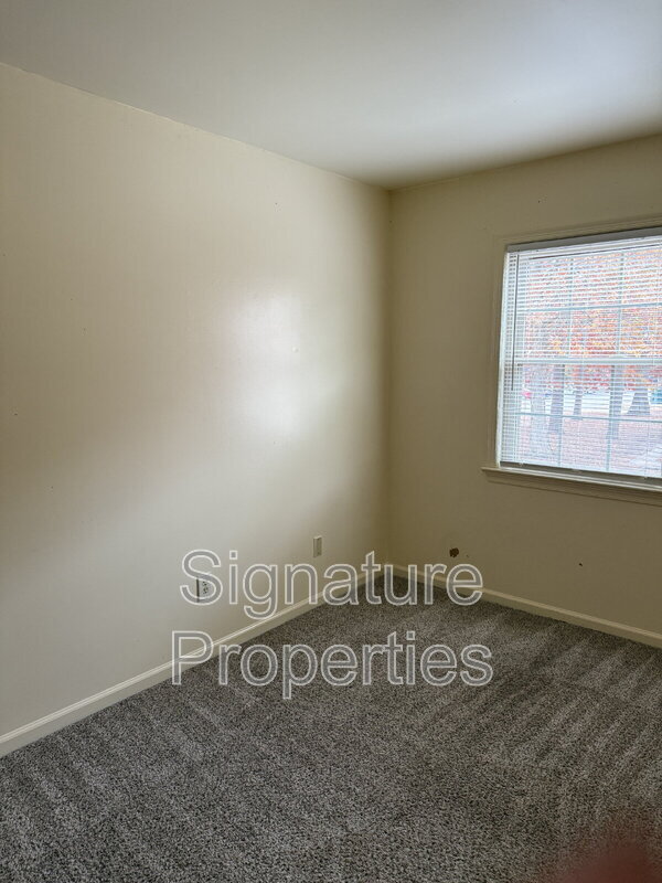 Building Photo - 369 Circuit Ln