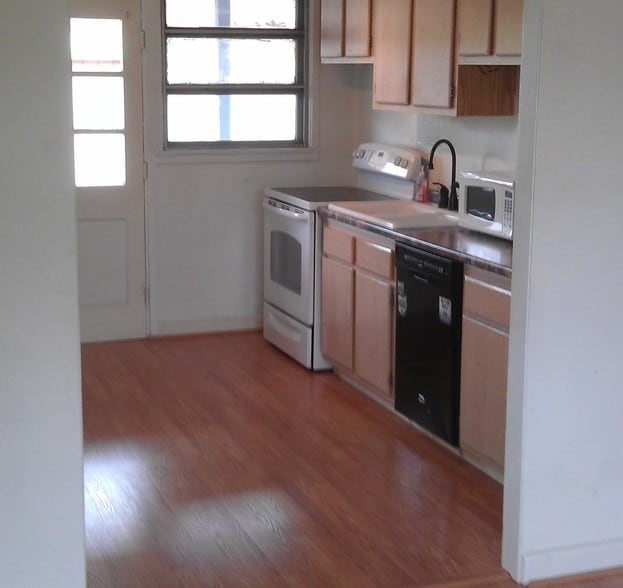 Kitchen - 36 Cypress Ave