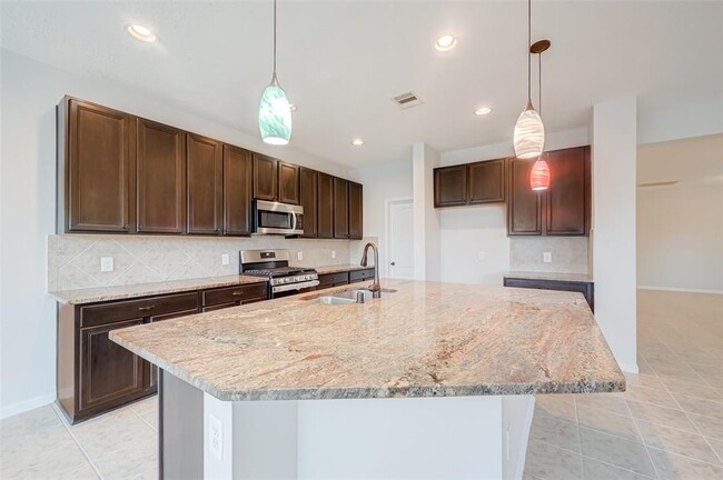 Building Photo - 15910 Copper Oak Ln