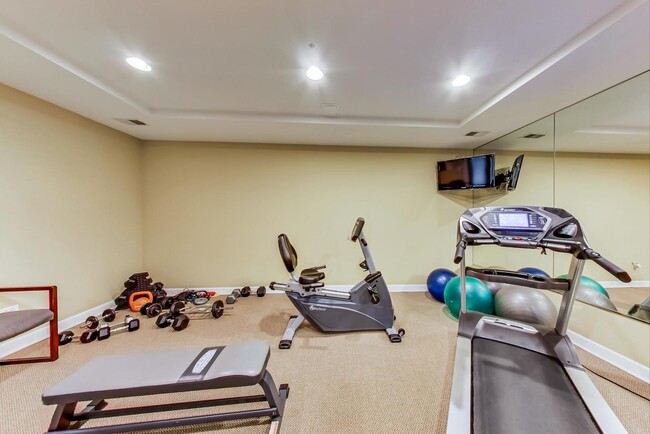 Building Photo - 6436 Roosevelt Rd