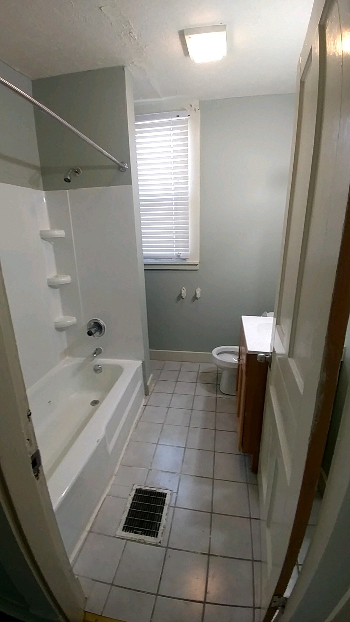 Bathroom - 1600 Beech St