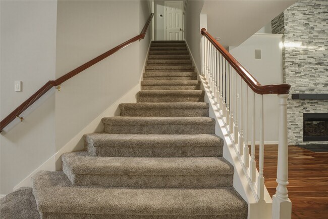 Building Photo - 2302 Marblecrest Ln