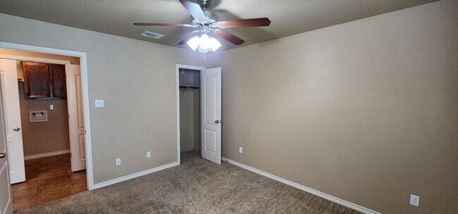 Building Photo - Beautiful 3 Bed, 2 Bath Duplex in Clear Cr...