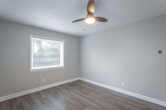 Building Photo - 1006 Glenwood Dr