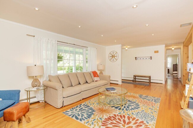 Building Photo - 2 Tims Trail