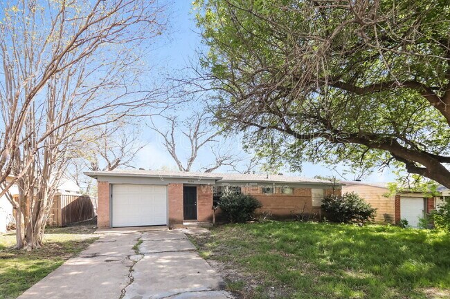 Building Photo - 4850 Bedford Dr