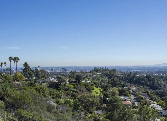 Building Photo - Magnificent views! Completely Private! One...