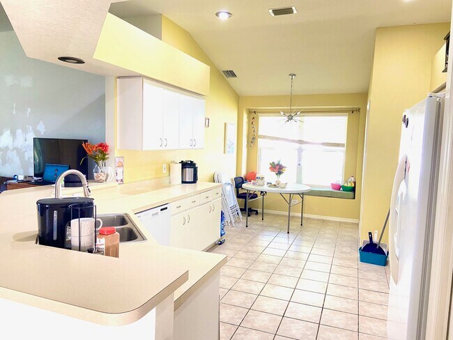 Building Photo - 22537 Roderick Dr