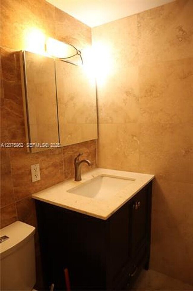 Building Photo - 13105 Ixora Ct