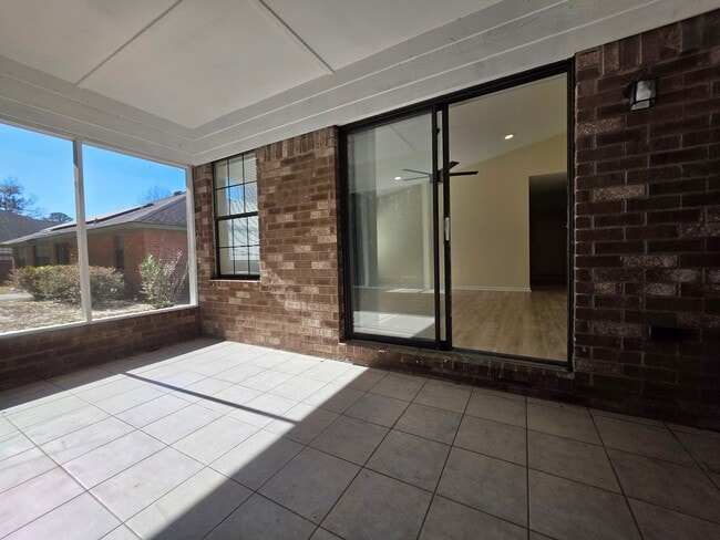 Building Photo - 3 Bedroom, 2 bath home with garage in the Hesse School district!