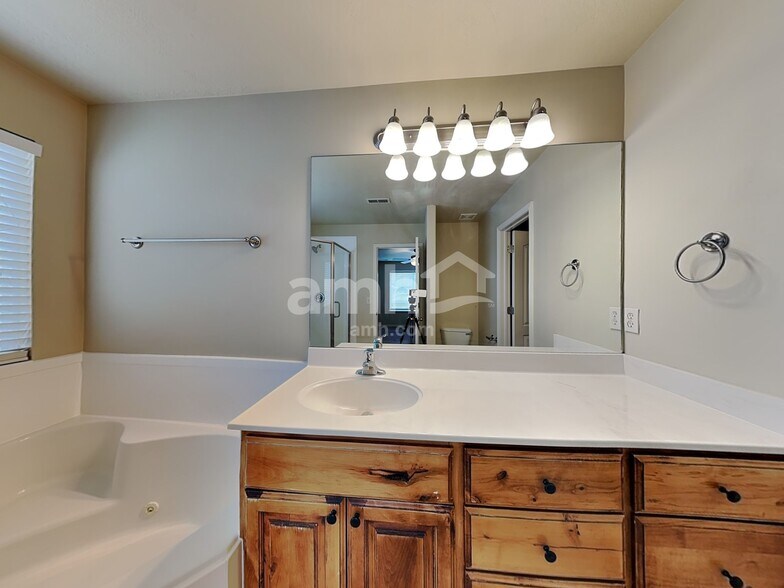 Building Photo - 3501 Bay Ct