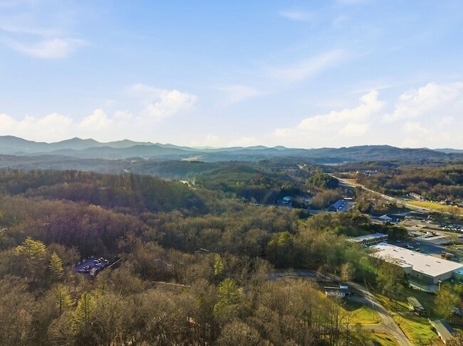 Building Photo - 46 James Dr