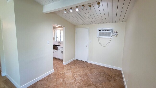 Building Photo - p12216