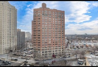 Building Photo - Spacious Condo Unit For Rent Facing Lake Michigan
