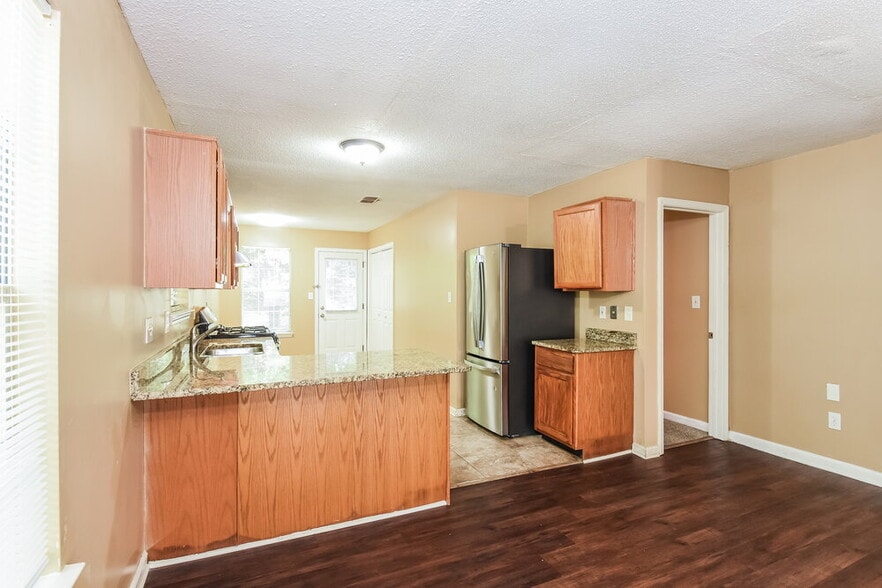 Building Photo - 1531 Wembley Dr