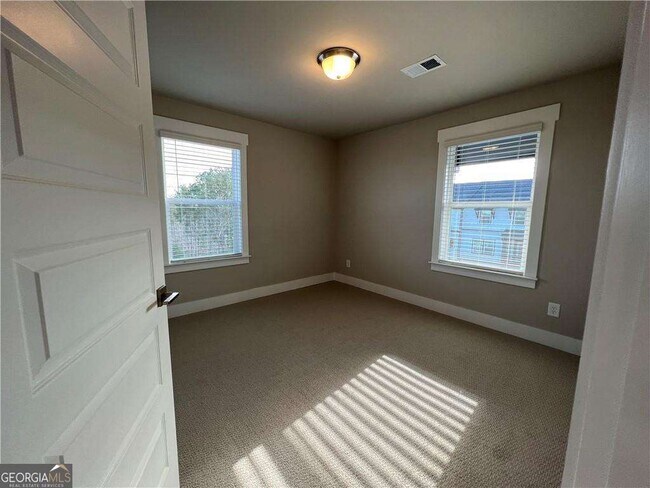 Building Photo - 1061 Knoxboro Ln