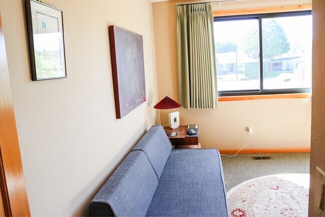 Building Photo - 2905 NE 26th St