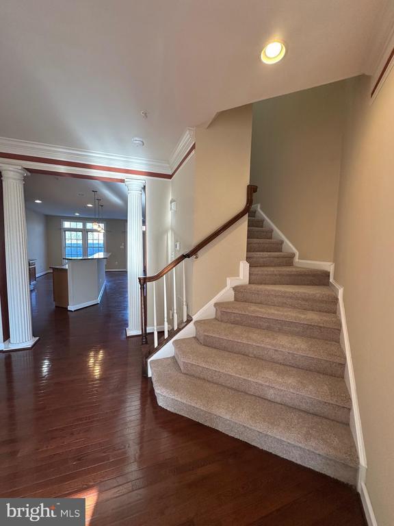 Building Photo - 9430 Dunraven St