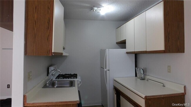 Building Photo - 502 Barclay Manor