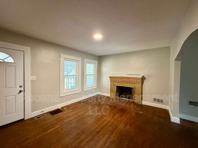 Building Photo - 203 N St Marks Ave